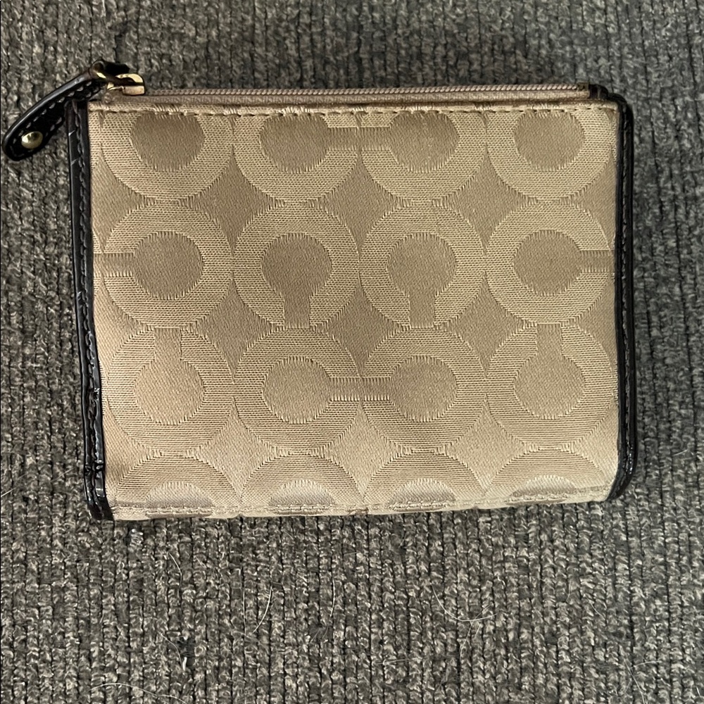 Coach Black and Tan Signature Wallet - Picture 4 of 5